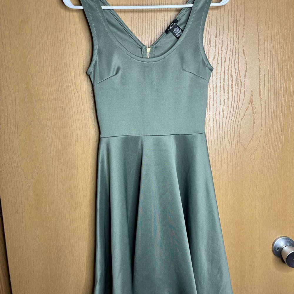 Elegant Green Sleeveless Dress